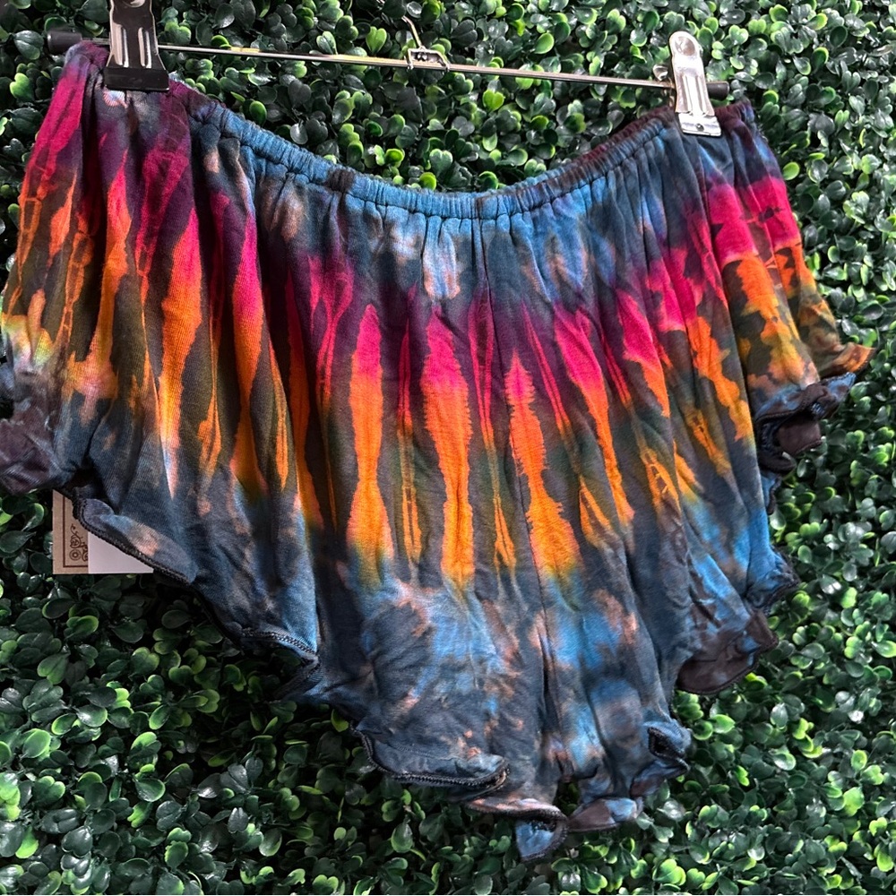Kathmandu Ruffle Hem Vibrant Tie-Dye Shorts NEW NWT